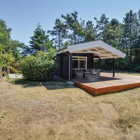 Dom wakacyjny Three-bedroom Holiday In *